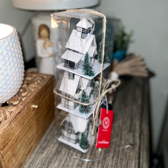 NEW PACK OF 3 MINI LIGHT UP XMAS HOUSES - Picture 2 of 6